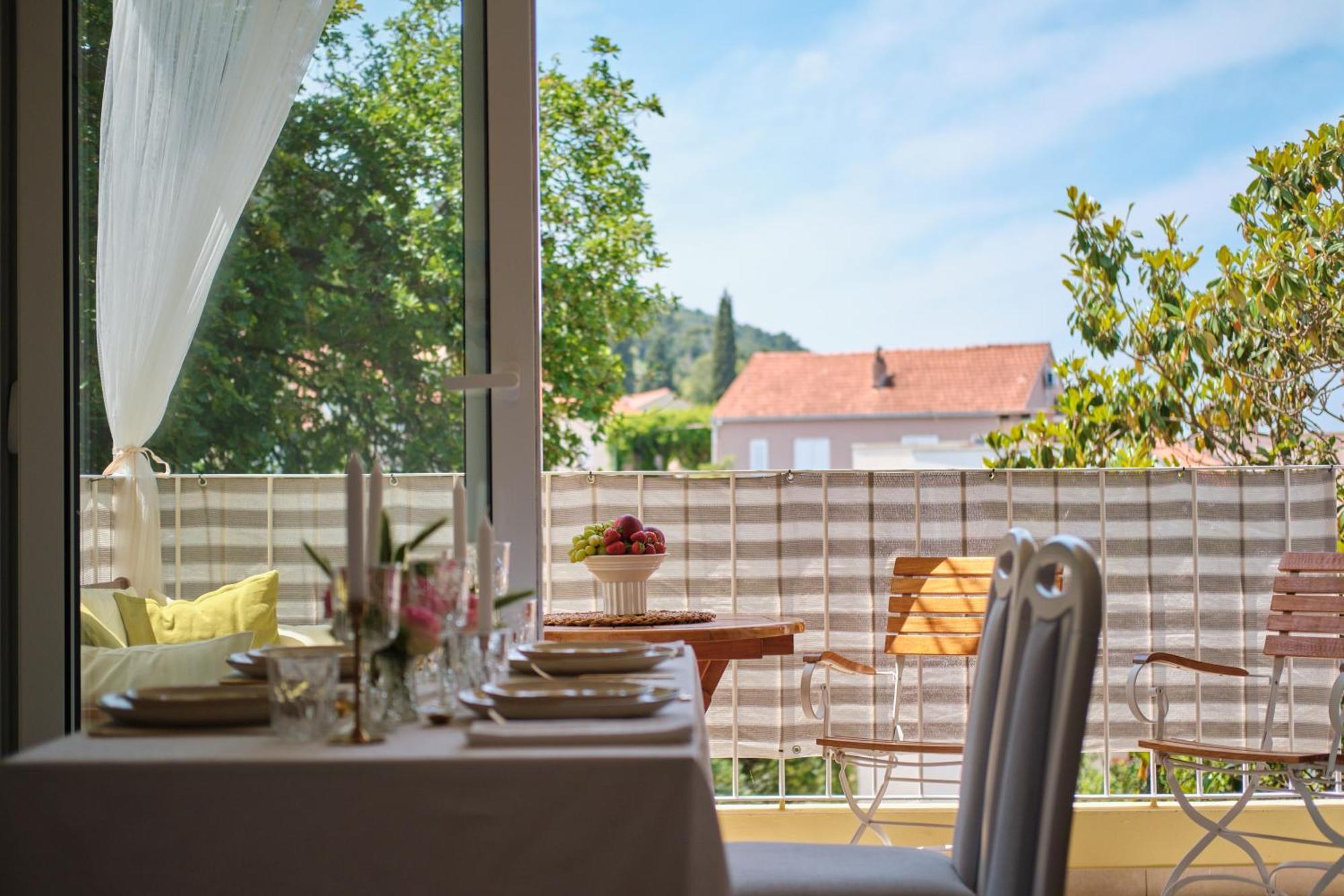 Johnny's Place With Free Parking & Balcony