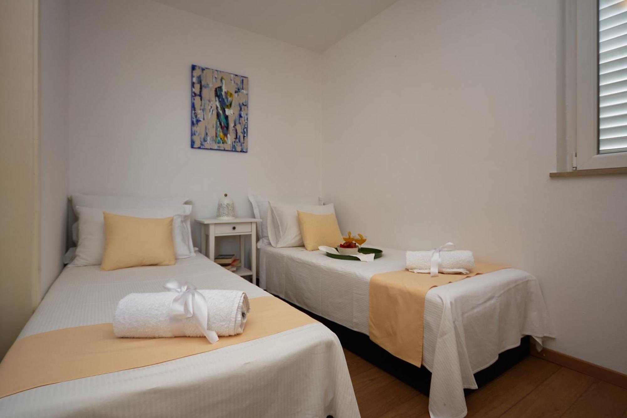 Apartma Johnny's Place With Free Parking & Balcony *